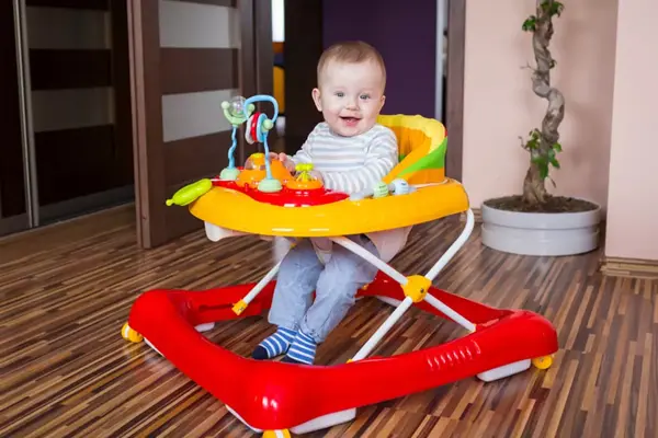 توسعه حرکتی با واکر و روروک کودک